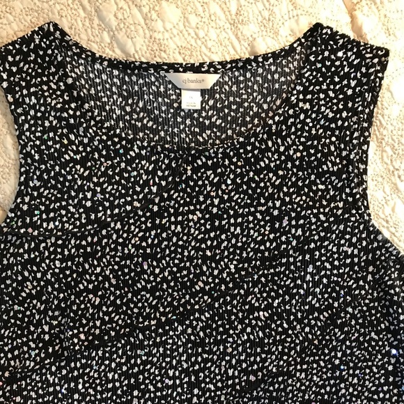Woman’s sleeveless top with sparkle ❇️ - Picture 2 of 8